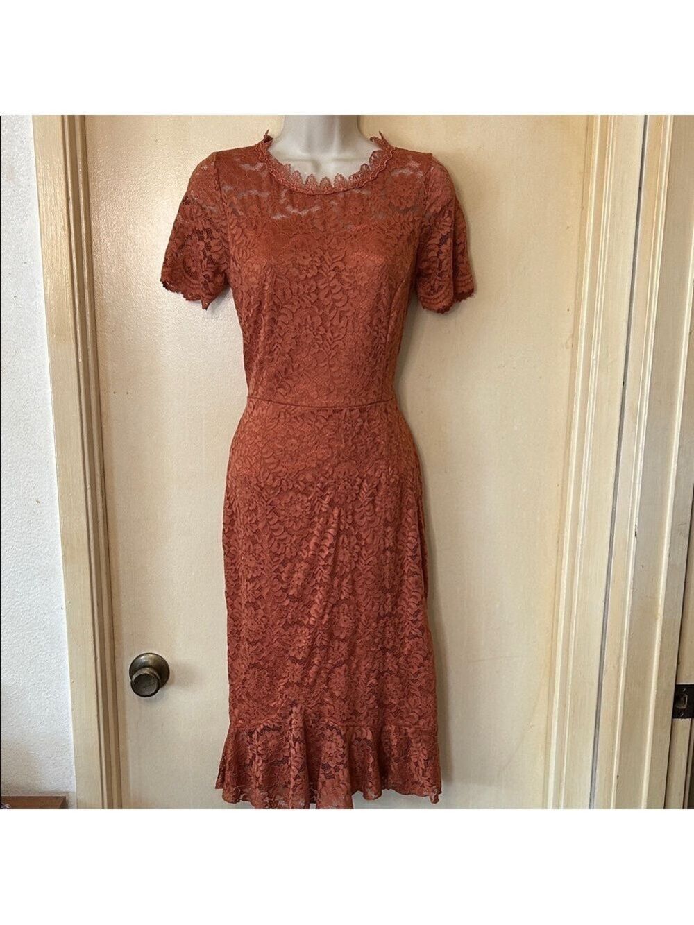 Miusol Elegant Lace Midi Dress in Burnt Orange size S